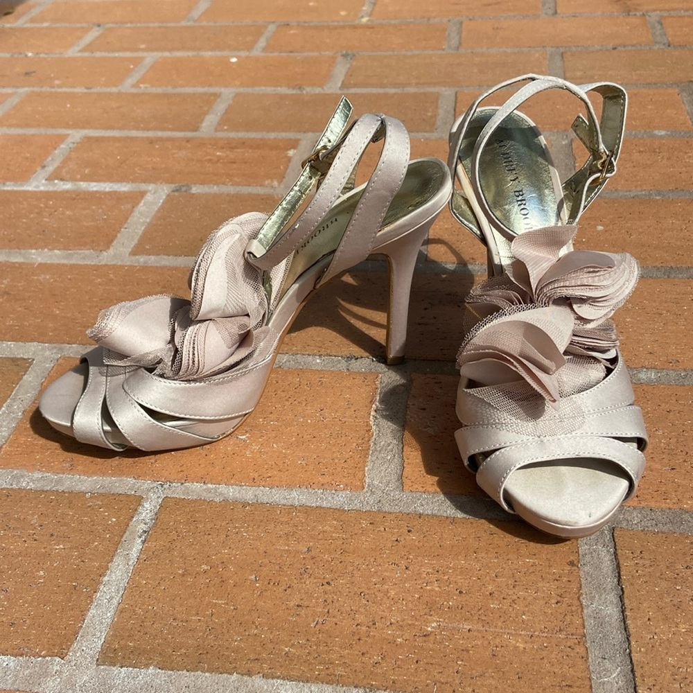 🔥High Heel shoes by Brooks Size 8 Used